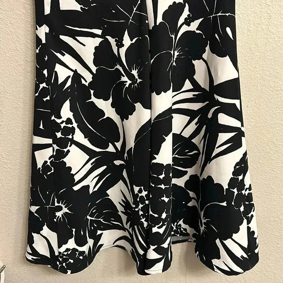 Signature Darby Women Sleeveless Dress Black and White Floral Pattern Size 10 - Picture 5 of 5